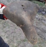 Stare siodełko rowerowe do renowacji. 