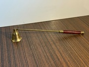 Mosiężne gasidło do świec z drewnianą rączką styl vintage, retro dekoracja