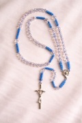 Ręcznie robiony różaniec komunijny dla chłopca