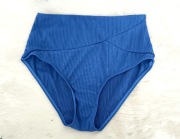 Dół od bikini. Rozmiar M. 