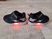 Buty sportowe dziecięce, materiałowe, świecące LED - rozm 24 
