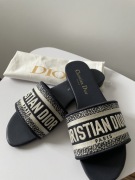 Klapki dior 36 logo wyszywane 