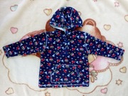 Granatowa kolorowa bluza z kapturem Okay 86 w rakiety gwiazdki jak nowa