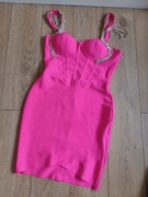 Różowa ołówkowa sukienka 