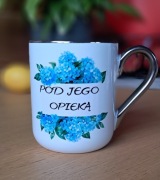 Kubek złoty z napisem „Pod Jego Opieką” – wyjątkowy prezent