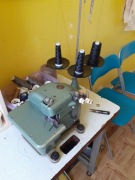 Overlok 3nitkowy  sprawny .220v 