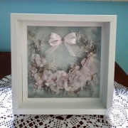 Ręcznie wykonana dekoracja z kwiatami 3D w głębokiej ramce