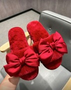 Luksusowe miękkie kapcie z futerkiem i kokardą Czerwone Rozmiar 38/39 Ideal
