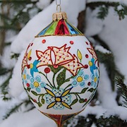 Bombka szklana folk ręcznie wykonana - bączek ze wzorem kaszubskim 