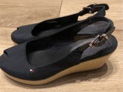 Sandały na koturnie czarne , Tommy Hilfiger rozm .39