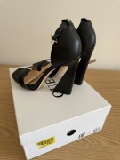 Sandały Guess rozmiar 39 oryginalne 