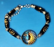 Ręcznie robiona przeze mnie bransoletka z motywem księżycowym 