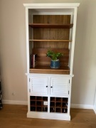 Stylowy kredens do salonu lub jadalni