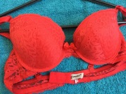 Biustonosz czerwony koronkowy rozmiar 75A/ FR34