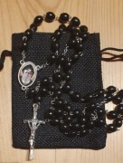 ŚWIĘTY CHARBEL - RÓŻANIEC Z RELIKWIĄ - czarny 