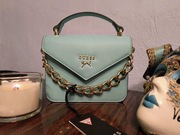 Przeurocza torebka Guess miętowa