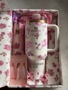 Kubek termiczny Stanley w kwiaty. Nowe