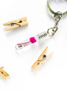 Brelok z imieniem napisanym na ziarenku ryżu na Dzień Kobiet, Urodziny