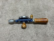 Ręczna wiertarka z przekładnią vintage niebieska drewniane rączki