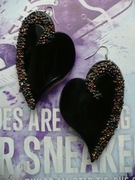 Efektowne kolczyki czarne serca 