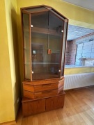 Vintage witryna z przeszklonymi drzwiczkami z zestawu