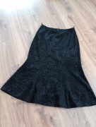 DANA czarna spódnica z wypukłym wzorem roz .40