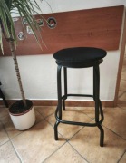 Hokery czarne metalowe