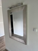 Lustro w srebrnej ramie 