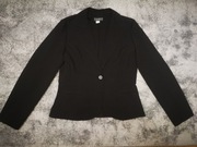 Czarny żakiet taliowany