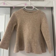Sweterek COS rozmiar S, XS