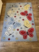 Dywan 133x190 kolorowe motyle