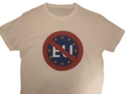 Koszulka ANTY EU; biała; przekreślone logo EUROKOŁCHOZU; #EUROKOMUNA