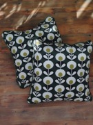 Dwie poduszki retro (Dmuchawce) 40x40 stan idealny.