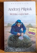 Andrzej Pilipiuk Weźmisz czarno kure Jakub Wędrowycz Wydanie I 2002