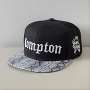 Czapka Compton z haftem | Snake Skin Daszek | Nowa