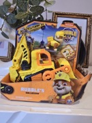 PSI PATROL POJAZD BULDOŻER KOPARKA + FIGURKA PIESEK RUBBLE