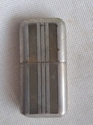 XI.Stara zapalniczka  kolekcjonerska okopowa . Benzynowa. 