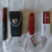 Victorinox Deluxe tinker + akcesoria