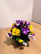 Stroik na grób, kompozycja na cmentarz, wiązanka , bratki ST80