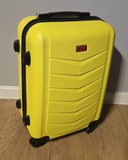 Uszkodzona średnia walizka podróżna firmy Gravitt