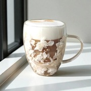 Szklanka termiczna z białymi kwiatami w środku, hortensje 300ml