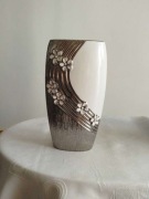 Elegancki wazon z dolomitu