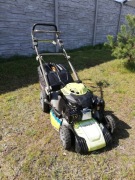 Kosiarka spalinowa z napędem marki RYOBI