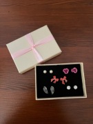 Zestaw kolczyków w ozdobnym pudełku nowe