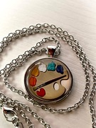 Przepiękny wisior paleta malarska z łańcuszkiem 