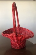 Wiklinowy , czerwony , duży koszyk na kwiaty lub prezenty