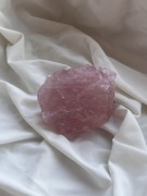 Kwarc różowy surowa bryłka 