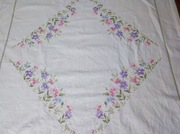 Ręcznie haftowana serweta 80x77