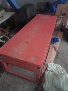 Stół wibracyjny z silnikiem