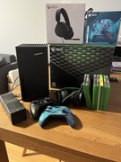 XBOX SERIES X + dwa pady, słuchawki i gry